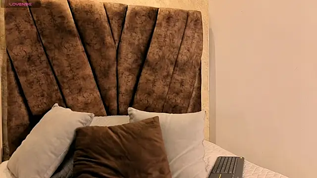 Snapshot of Miagomezx chatting on 02.04.26 Miagomezx online show from 02.04.26