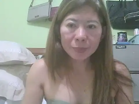 Snapshot of Sexyjenny4u chatting on 10.31.25 Sexyjenny4u online show from 10.31.25