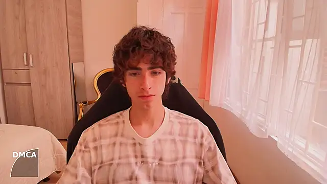 Snapshot of Nude_Boy18 chatting on 09.28.25 Nude Boy18 online show from 09.28.25