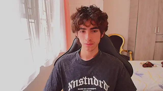 Snapshot of Nude_Boy18 chatting on 10.06.25 Nude Boy18 online show from 10.06.25