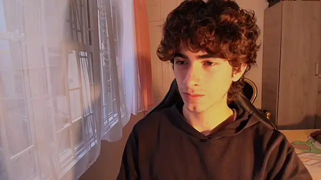 Snapshot of Nude_Boy18 chatting on 10.10.25 Nude Boy18 online show from 10.10.25