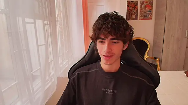 Snapshot of Nude_Boy18 chatting on 10.16.25 Nude Boy18 online show from 10.16.25