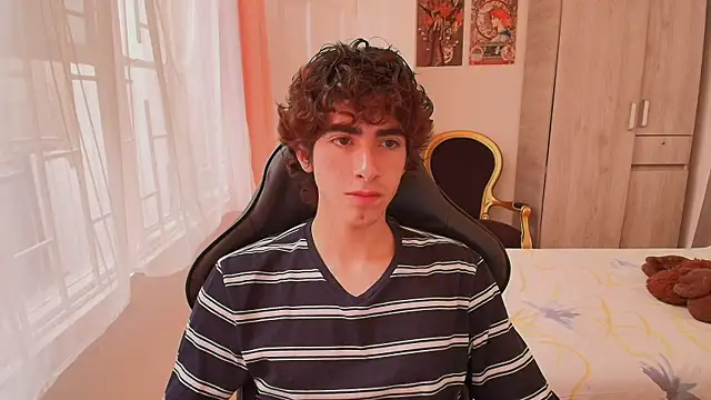 Snapshot of Nude_Boy18 chatting on 10.21.25 Nude Boy18 online show from 10.21.25