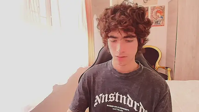 Snapshot of Nude_Boy18 chatting on 10.24.25 Nude Boy18 online show from 10.24.25