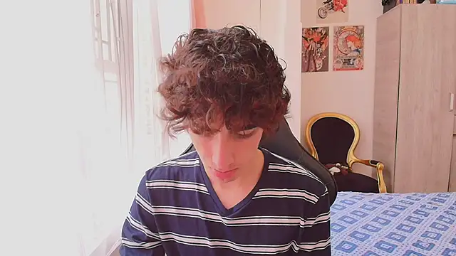 Snapshot of Nude_Boy18 chatting on 10.28.25 Nude Boy18 online show from 10.28.25