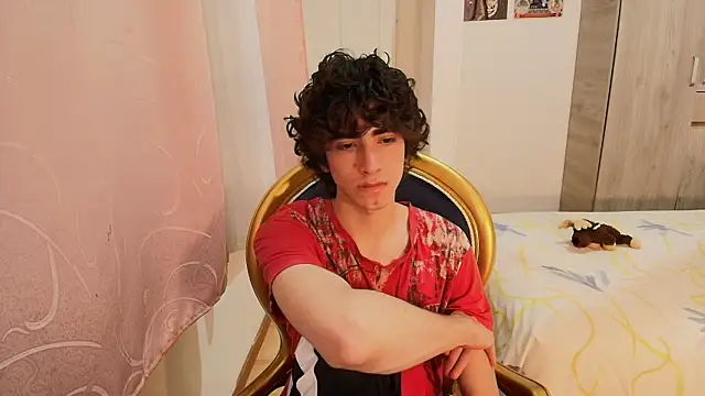 Snapshot of Nude_Boy18 chatting on 11.04.25 Nude Boy18 online show from 11.04.25