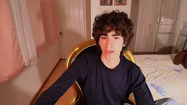 Snapshot of Nude_Boy18 chatting on 11.06.25 Nude Boy18 online show from 11.06.25