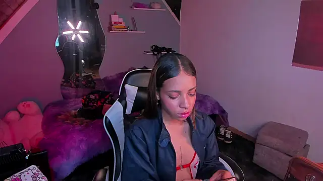 yumi hanna online show from 12.04.25