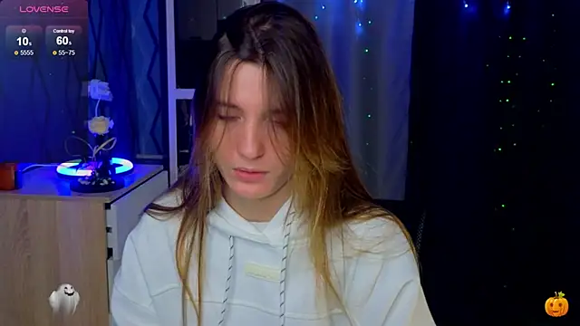 Snapshot of Vetta11 chatting on 10.30.25 Vetta11 online show from 10.30.25