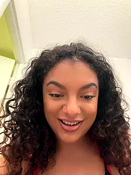 Snapshot of allybluee777 chatting on 11.04.25 allybluee777 online show from 11.04.25