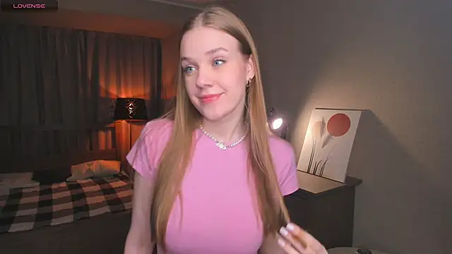 Snapshot of OdellaFrake chatting on 10.21.25 OdellaFrake online show from 10.21.25