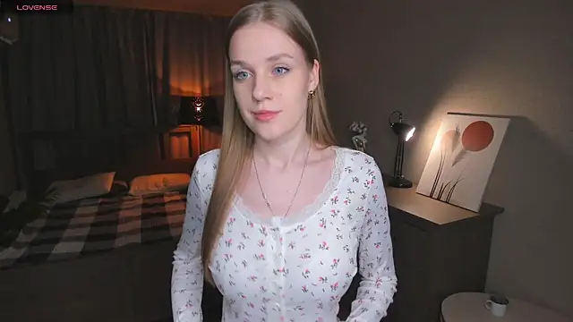 Snapshot of OdellaFrake chatting on 11.12.25 OdellaFrake online show from 11.12.25