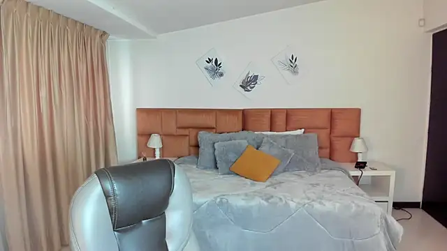 Catti Brie online show from 09.17.25