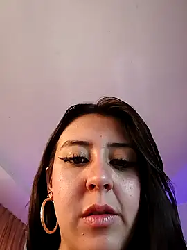 Snapshot of Catti_Brie chatting on 11.30.25 Catti Brie online show from 11.30.25