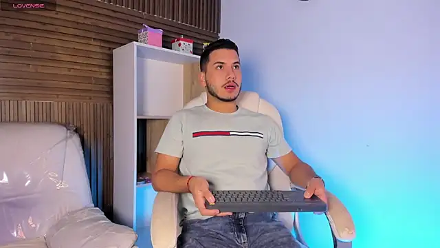 Axel grey  online show from 10.01.25