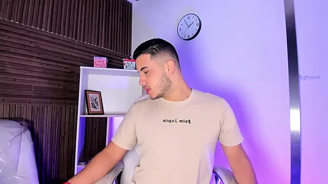 Axel grey  online show from 12.01.25