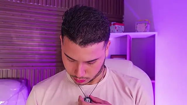 Axel grey  online show from 12.03.25