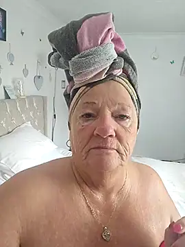 Snapshot of Angeldelightt chatting on 10.31.25 Angeldelightt online show from 10.31.25