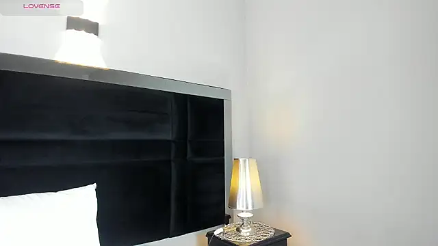 CarolineLee  online show from 03.25.26