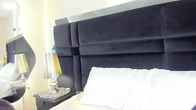 Snapshot of CarolineLee_ chatting on 06.18.26 CarolineLee online show from 06.18.26