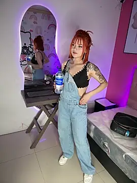 Snapshot of Alysson_LS chatting on 09.30.25 Alysson LS online show from 09.30.25