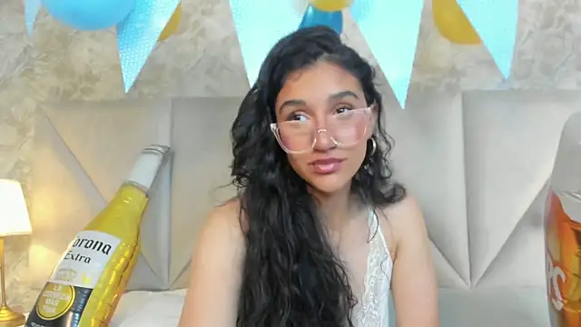 Snapshot of ValentiinaCruz chatting on 10.02.25 ValentiinaCruz online show from 10.02.25