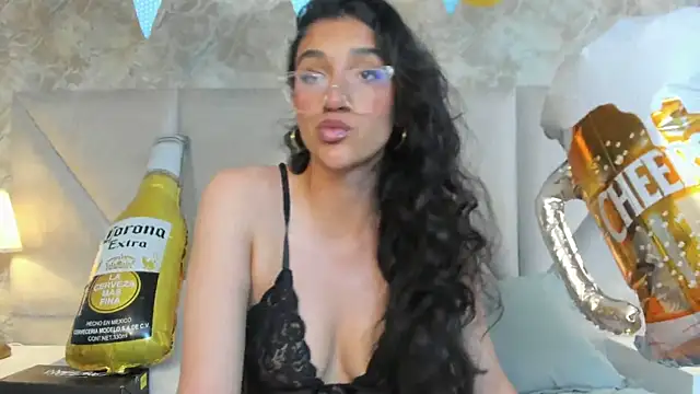 Snapshot of ValentiinaCruz chatting on 10.04.25 ValentiinaCruz online show from 10.04.25