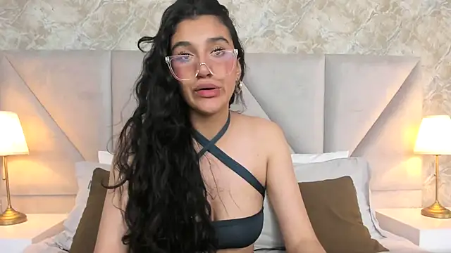 Snapshot of ValentiinaCruz chatting on 10.14.25 ValentiinaCruz online show from 10.14.25