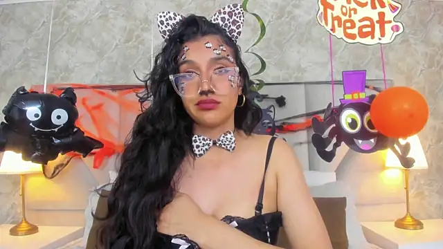 Snapshot of ValentiinaCruz chatting on 10.17.25 ValentiinaCruz online show from 10.17.25