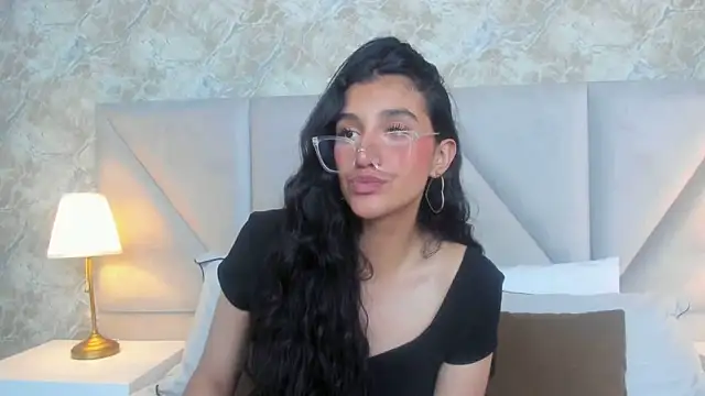 Snapshot of ValentiinaCruz chatting on 10.20.25 ValentiinaCruz online show from 10.20.25