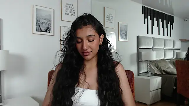 Snapshot of ValentiinaCruz chatting on 11.13.25 ValentiinaCruz online show from 11.13.25