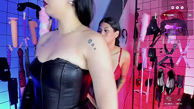 Snapshot of VictoryaLiah_BDSM chatting on 09.10.25 VictoryaLiah BDSM online show from 09.10.25