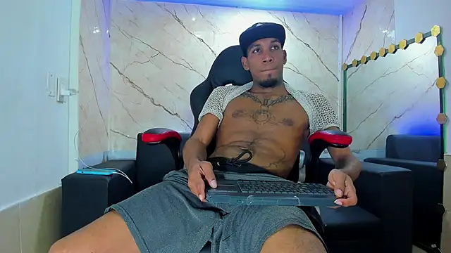 Snapshot of DIEGO_WICKED chatting on 09.22.25 DIEGO WICKED online show from 09.22.25