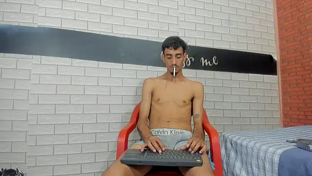 Snapshot of Sexvergon_26 chatting on 10.13.25 Sexvergon 26 online show from 10.13.25