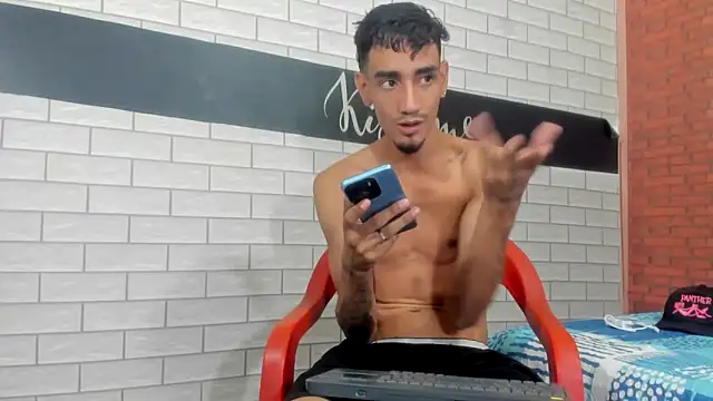 Snapshot of Sexvergon_26 chatting on 10.25.25 Sexvergon 26 online show from 10.25.25