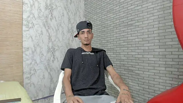 Snapshot of Sexvergon_26 chatting on 11.17.25 Sexvergon 26 online show from 11.17.25