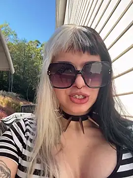 Snapshot of Paige_Turner chatting on 10.06.25 Paige Turner online show from 10.06.25