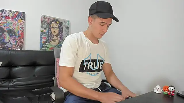 Mike3Xxx online show from 10.20.25