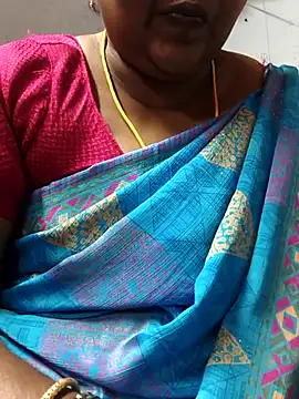 Snapshot of TAMIL_ELAKKIYA chatting on 04.29.26 TAMIL ELAKKIYA online show from 04.29.26