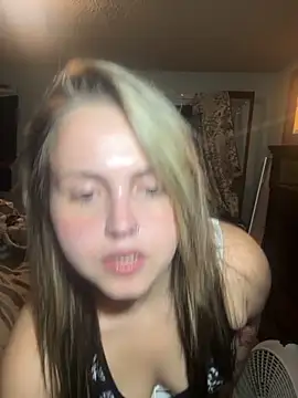 JuicyExxxperience online show from 10.28.25