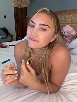 Snapshot of auriangel chatting on 02.01.26 auriangel online show from 02.01.26