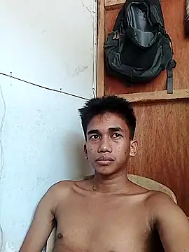 Snapshot of charlie0728 chatting on 10.03.25 charlie0728 online show from 10.03.25