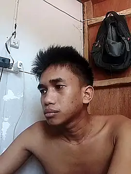 Snapshot of charlie0728 chatting on 10.05.25 charlie0728 online show from 10.05.25