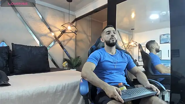 Yiyo10  online show from 04.24.26