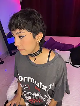 Snapshot of ZahaRose chatting on 11.04.25 ZahaRose online show from 11.04.25