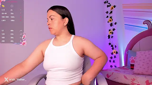 Snapshot of Ariah_Walker_ chatting on 10.08.25 Ariah Walker online show from 10.08.25