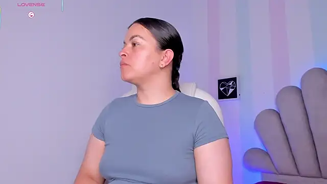 Snapshot of Ariah_Walker_ chatting on 10.28.25 Ariah Walker online show from 10.28.25