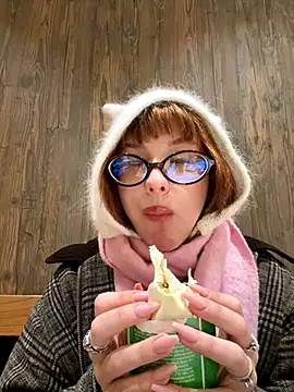 Snapshot of Only_April chatting on 09.30.25 Only April online show from 09.30.25