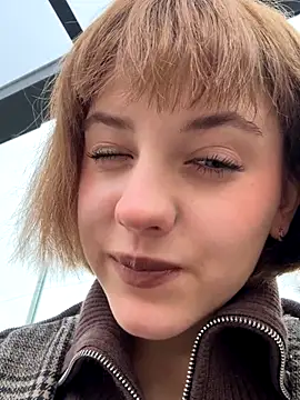 Snapshot of Only_April chatting on 10.10.25 Only April online show from 10.10.25