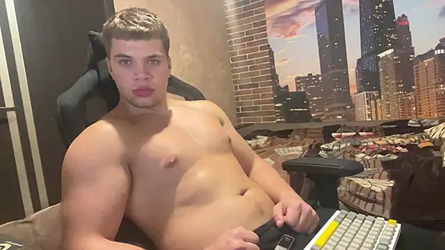 Snapshot of MusclePhantom chatting on 10.07.25 MusclePhantom online show from 10.07.25